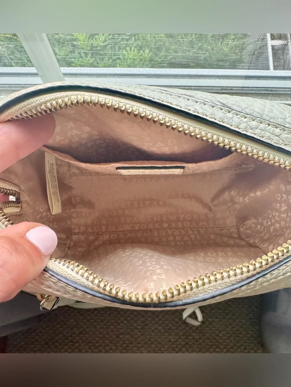 Like New! Kate Spade Crossbody Bag in off white